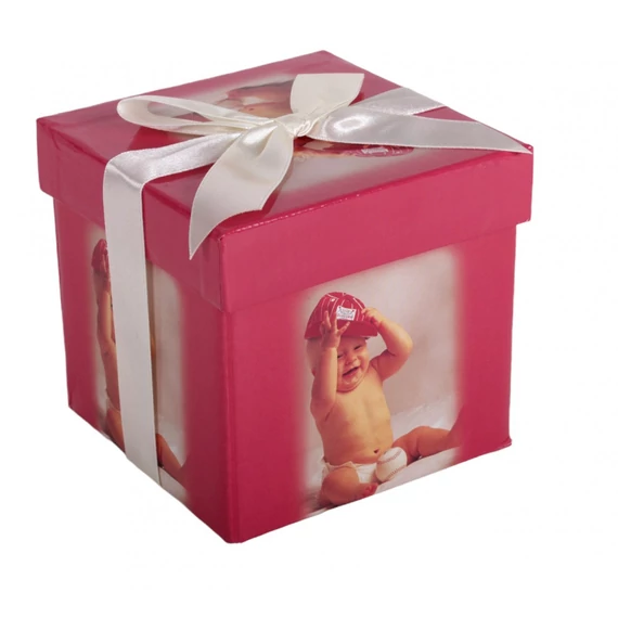 Babaváró ajándékdoboz piros 10x10 cm